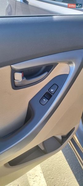 Седан Hyundai Elantra 2012 в Киеве