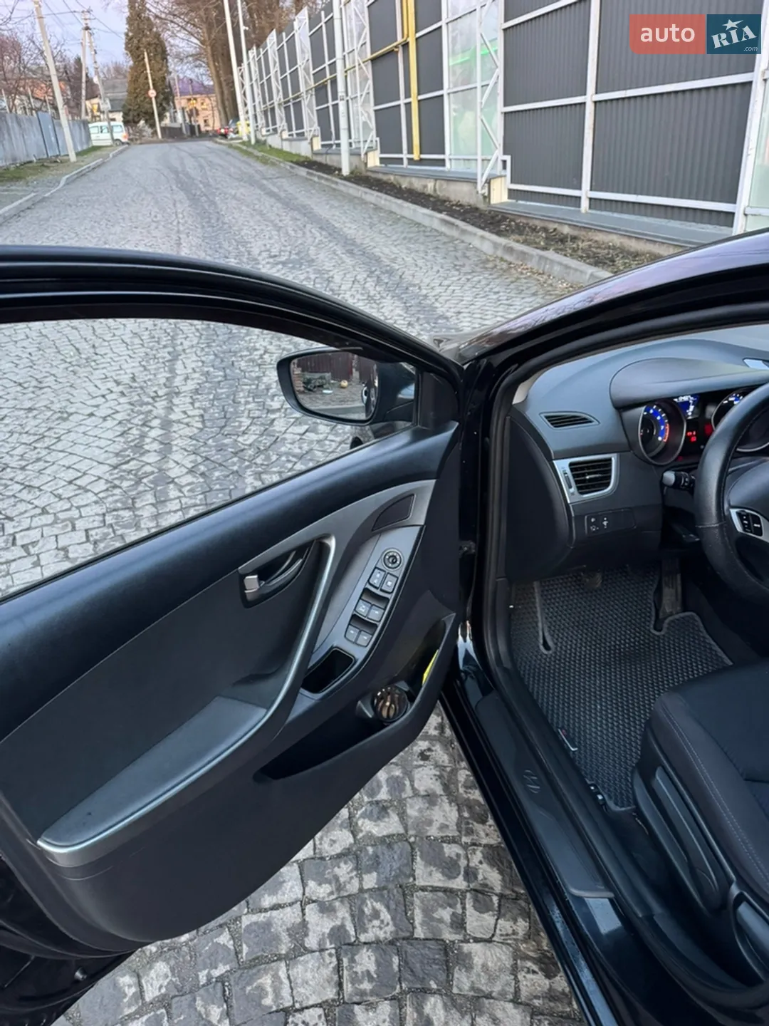 2011 Hyundai Elantra - мініатюра 22