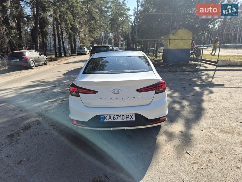 Седан Hyundai Elantra 2020 в Киеве