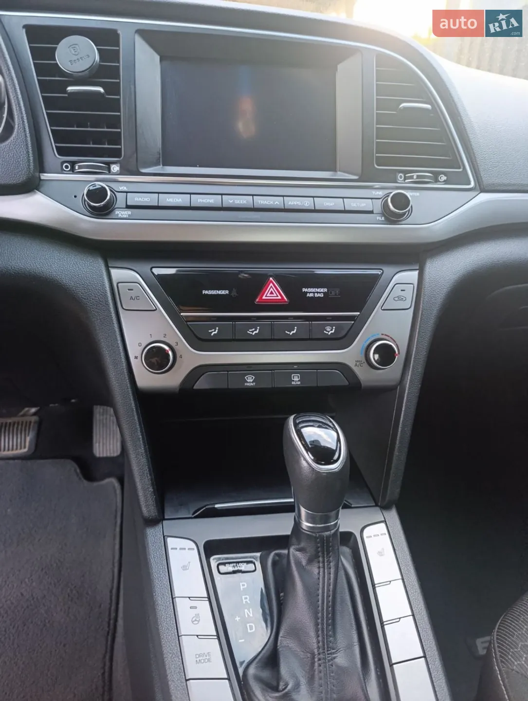 2016 Hyundai Elantra - мініатюра 19