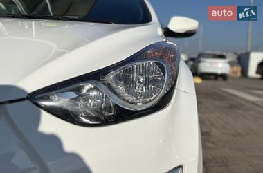 Седан Hyundai Elantra 2012 в Киеве