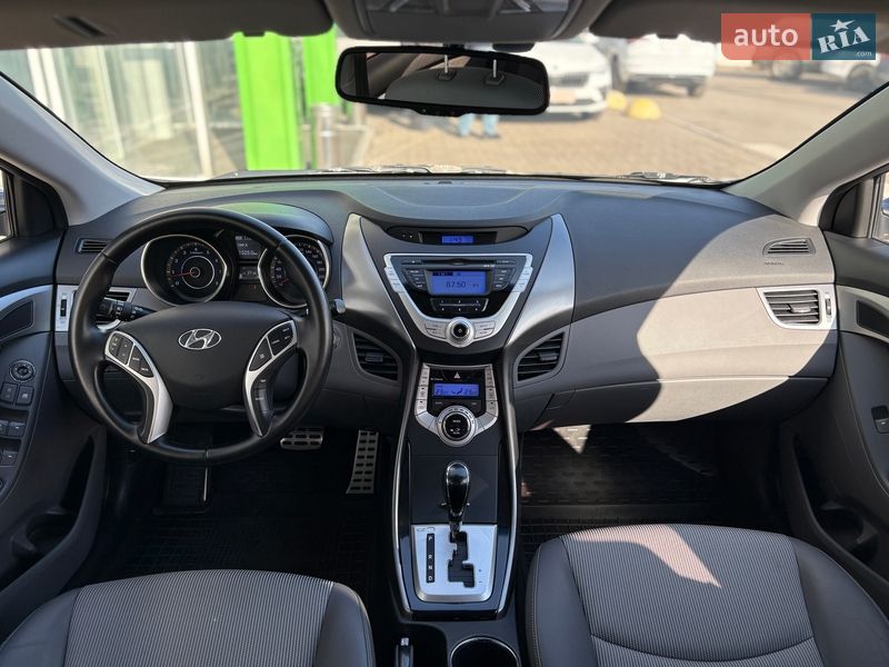 Седан Hyundai Elantra 2012 в Киеве