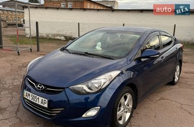 Седан Hyundai Elantra 2013 в Коростене
