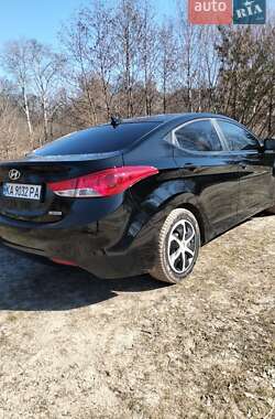 Седан Hyundai Elantra 2012 в Сумах