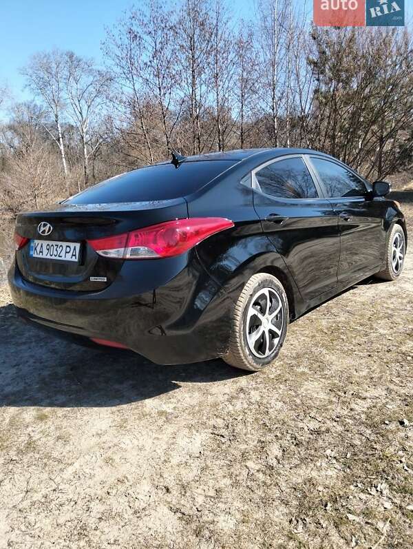 Hyundai Elantra 2012