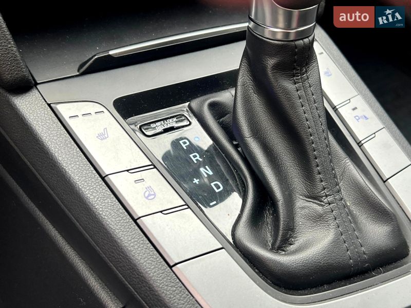 Седан Hyundai Elantra 2016 в Киеве