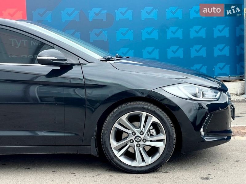 Седан Hyundai Elantra 2016 в Киеве