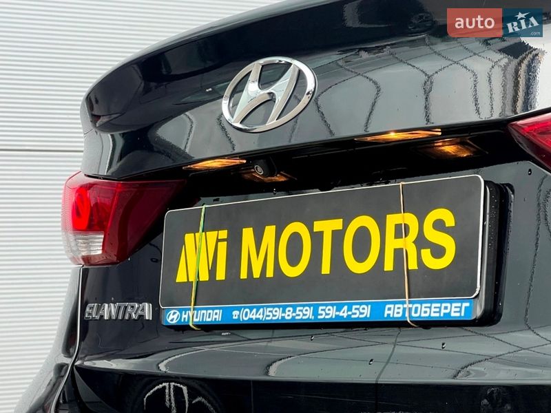 Седан Hyundai Elantra 2016 в Киеве