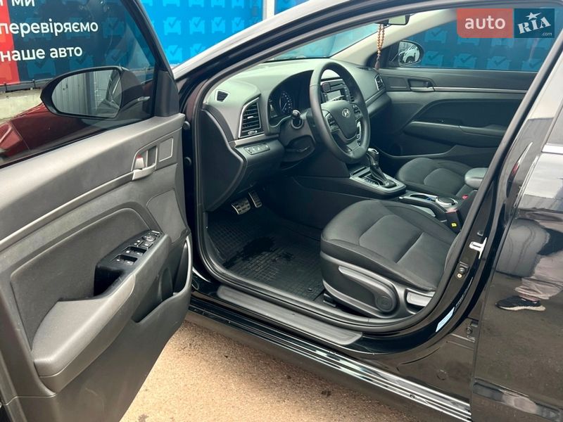 Седан Hyundai Elantra 2016 в Киеве