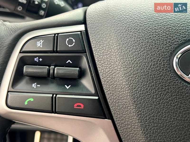 Седан Hyundai Elantra 2016 в Киеве