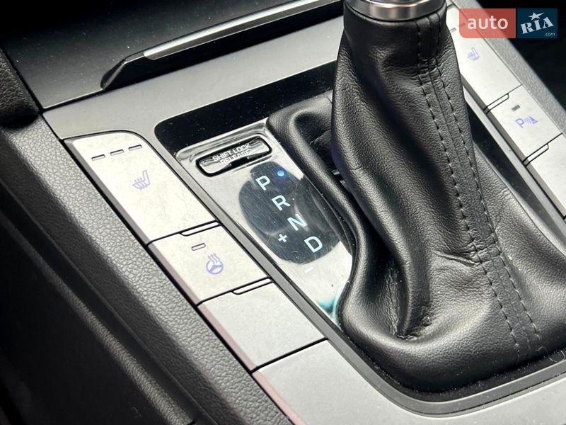 Седан Hyundai Elantra 2016 в Киеве