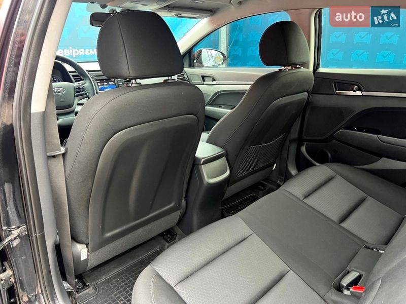 Седан Hyundai Elantra 2016 в Киеве