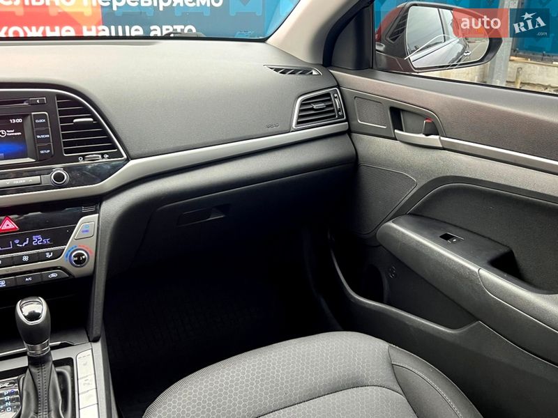 Седан Hyundai Elantra 2016 в Киеве