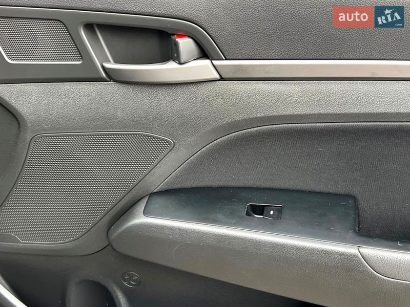 Седан Hyundai Elantra 2016 в Киеве