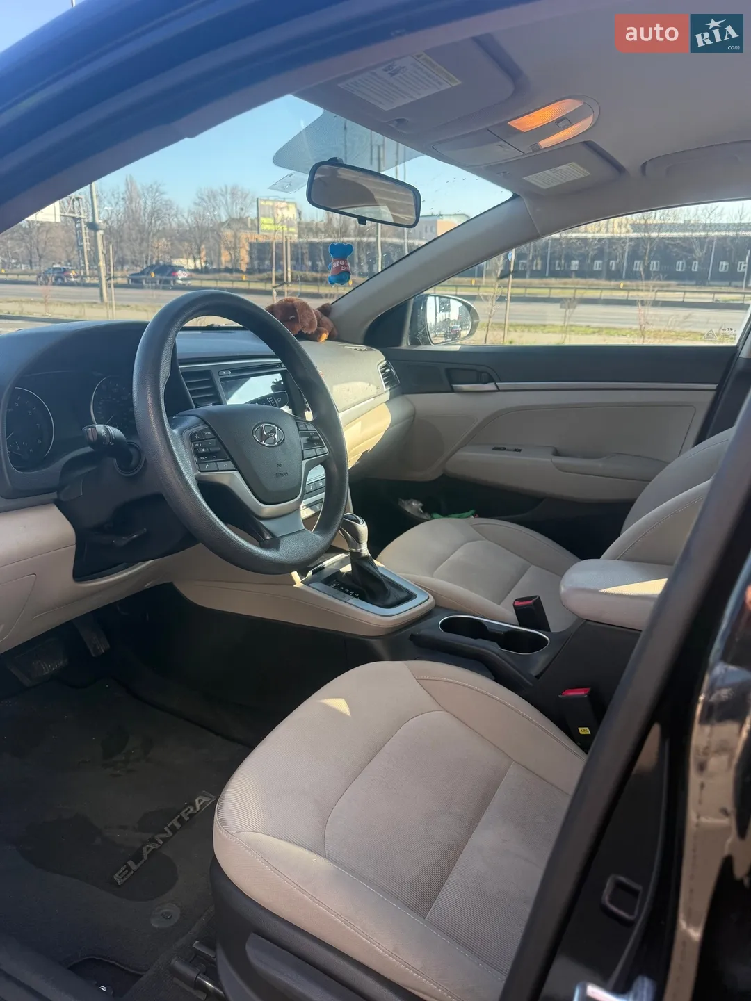 2017 Hyundai Elantra - мініатюра 17