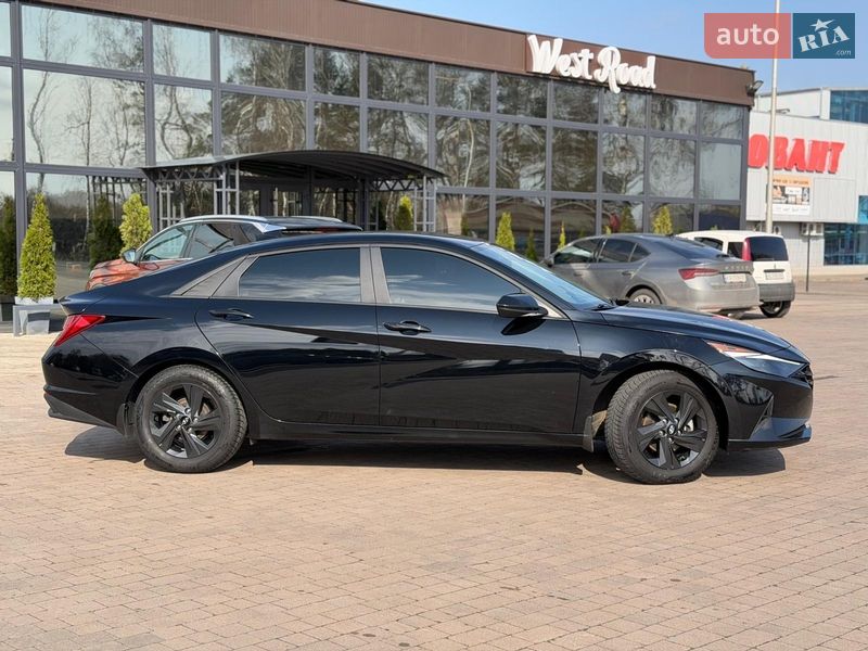 Седан Hyundai Elantra 2022 в Луцке