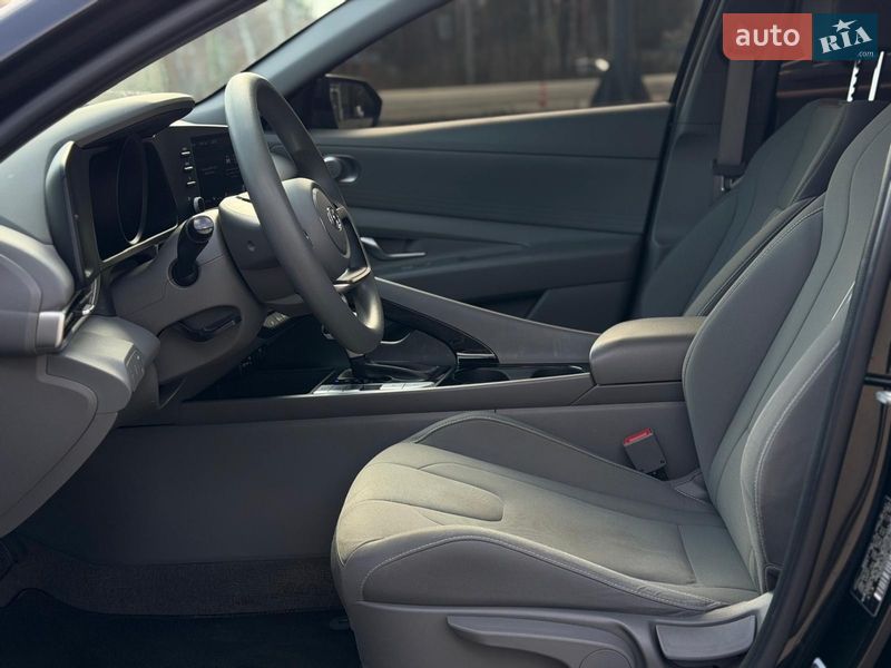 Седан Hyundai Elantra 2022 в Луцке