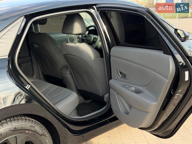 Седан Hyundai Elantra 2022 в Луцке