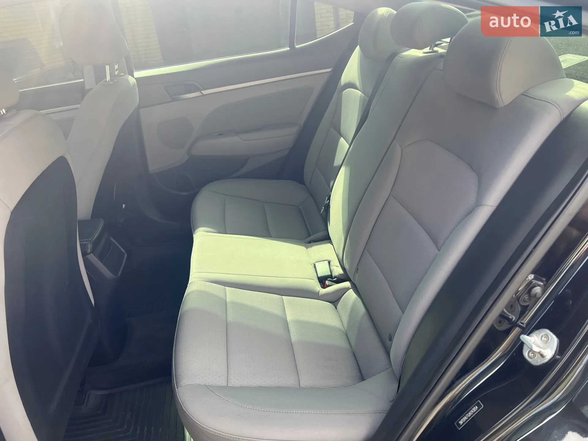 2017 Hyundai Elantra - мініатюра 20