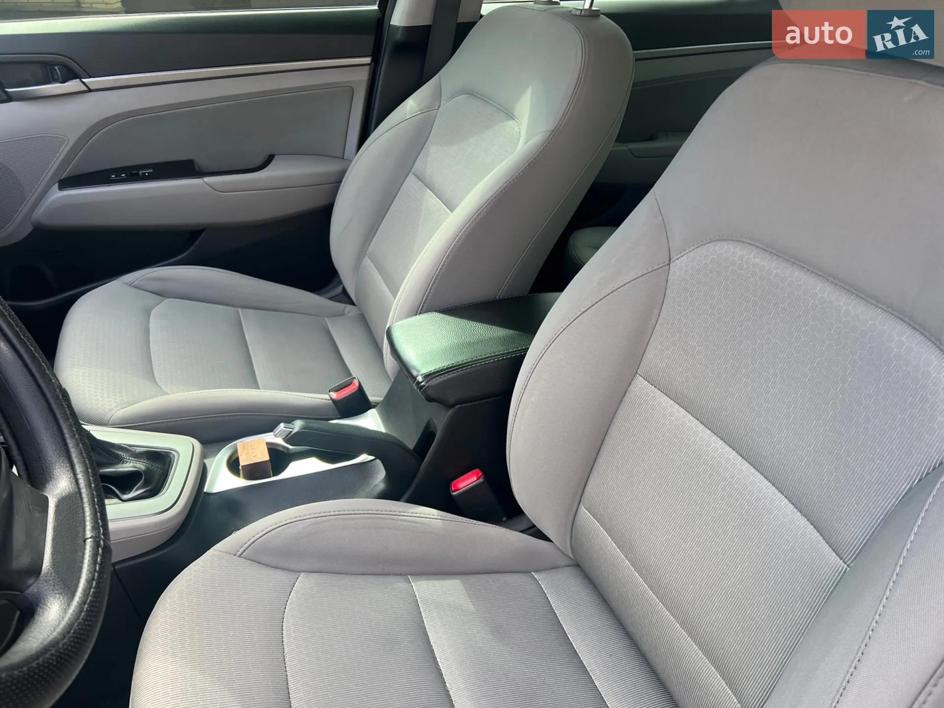 2017 Hyundai Elantra - мініатюра 32