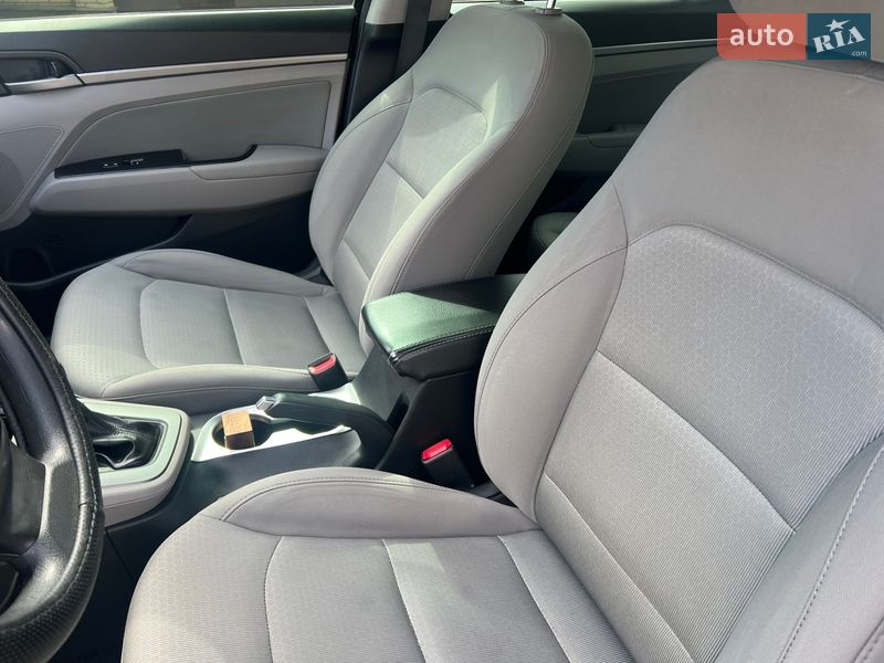 Седан Hyundai Elantra 2017 в Запорожье