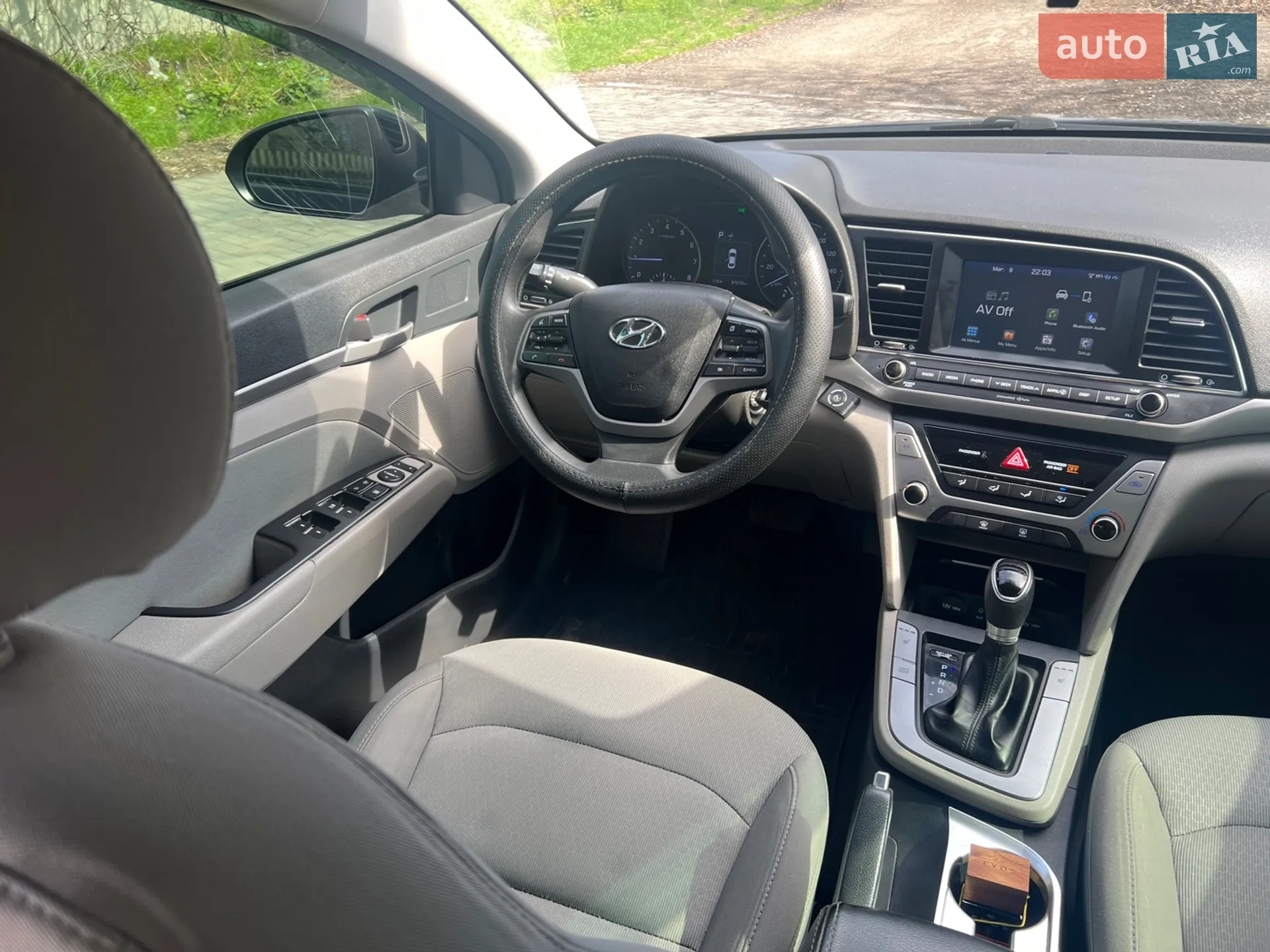 2017 Hyundai Elantra - мініатюра 28