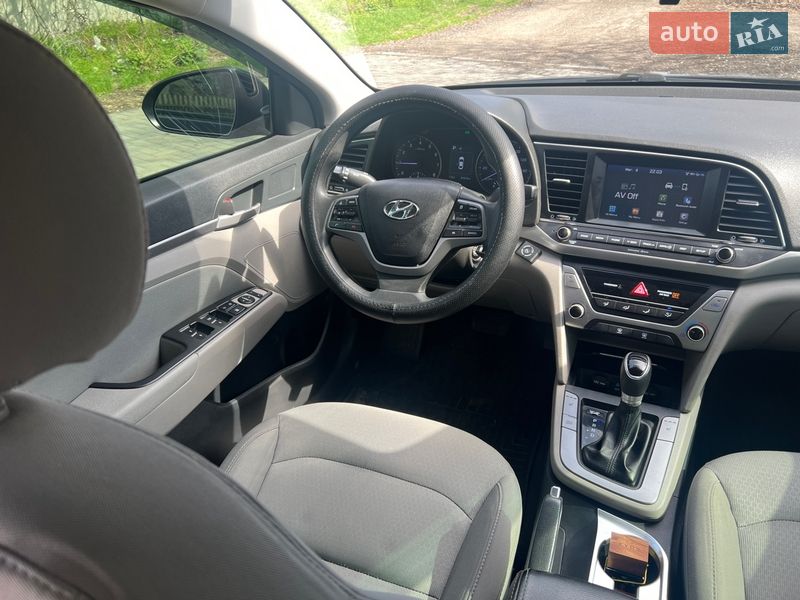 Седан Hyundai Elantra 2017 в Запорожье