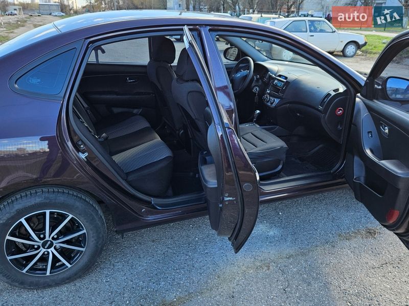 Седан Hyundai Elantra 2010 в Харькове