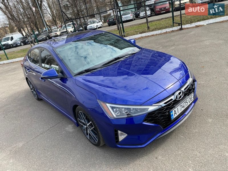 Седан Hyundai Elantra 2019 в Киеве