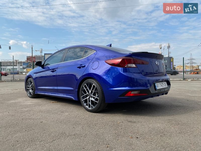 Седан Hyundai Elantra 2019 в Киеве