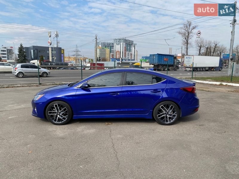 Седан Hyundai Elantra 2019 в Киеве