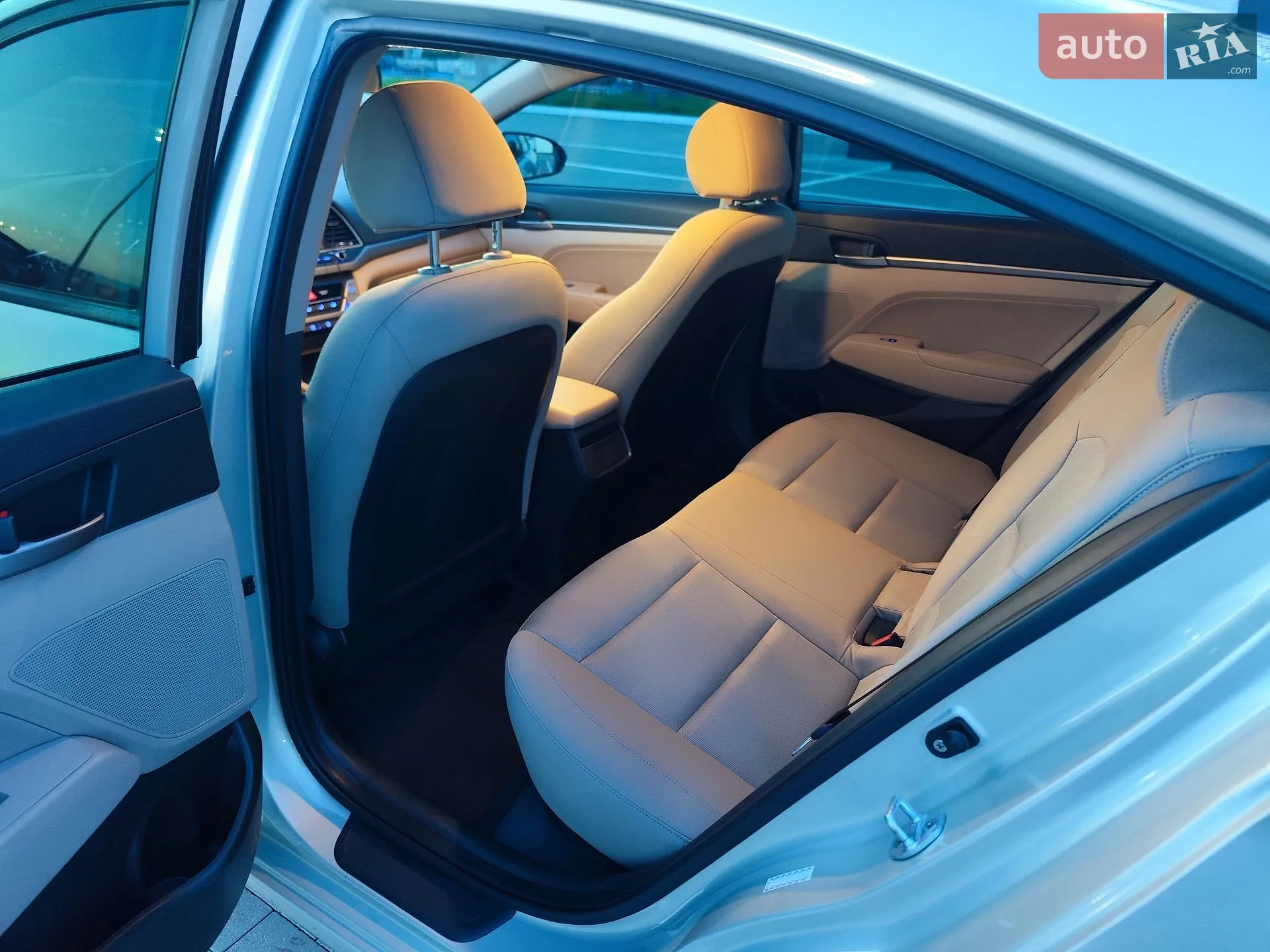 2016 Hyundai Elantra - мініатюра 20