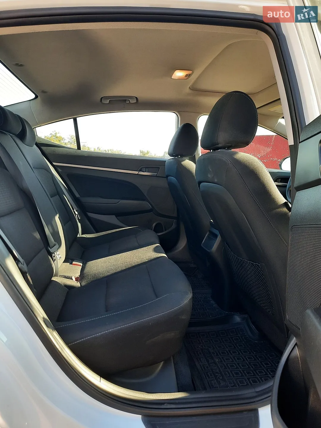 2017 Hyundai Elantra - мініатюра 6