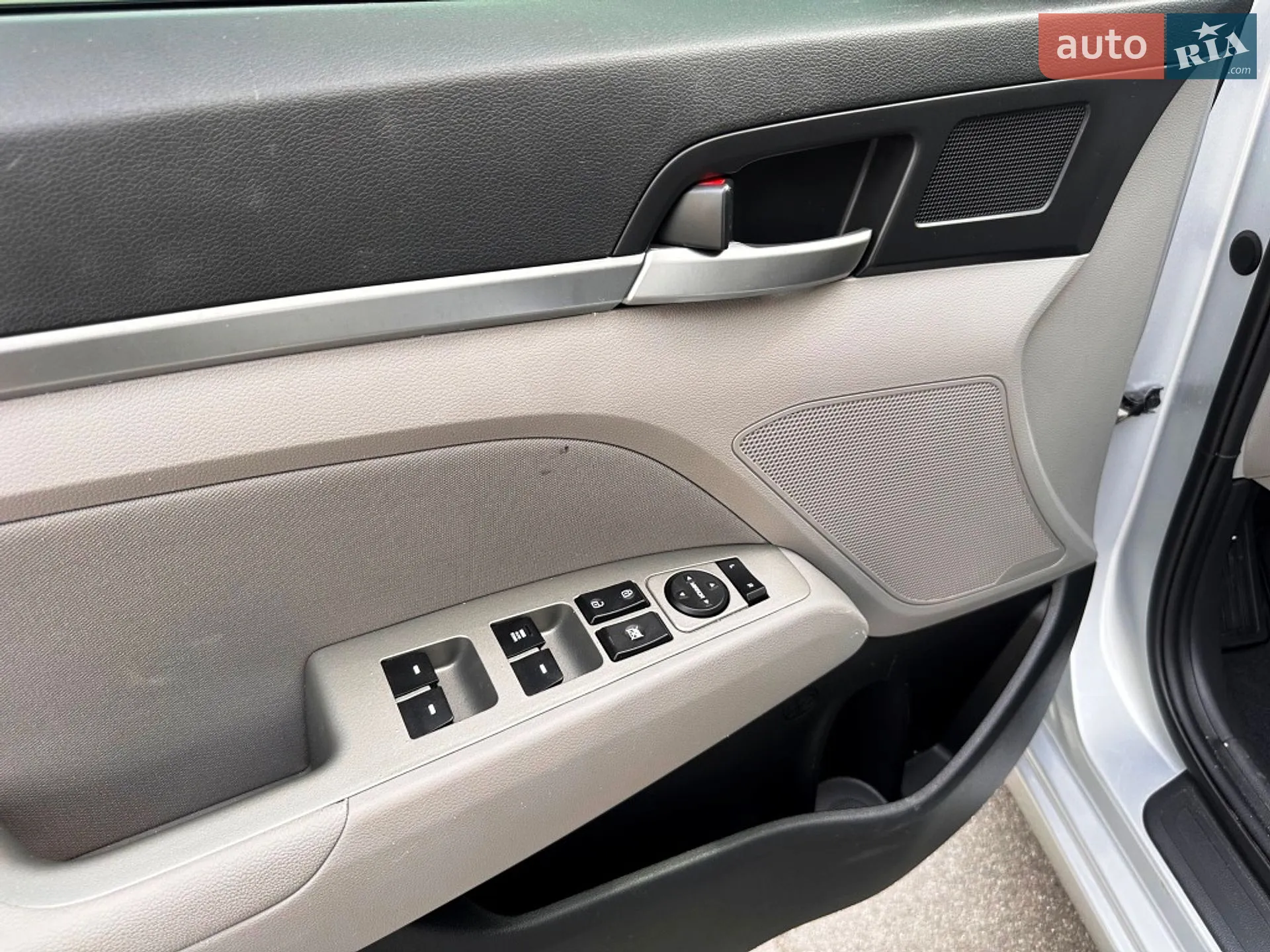 2019 Hyundai Elantra - мініатюра 33