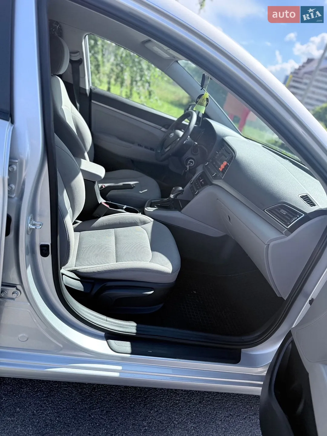 2017 Hyundai Elantra - мініатюра 18