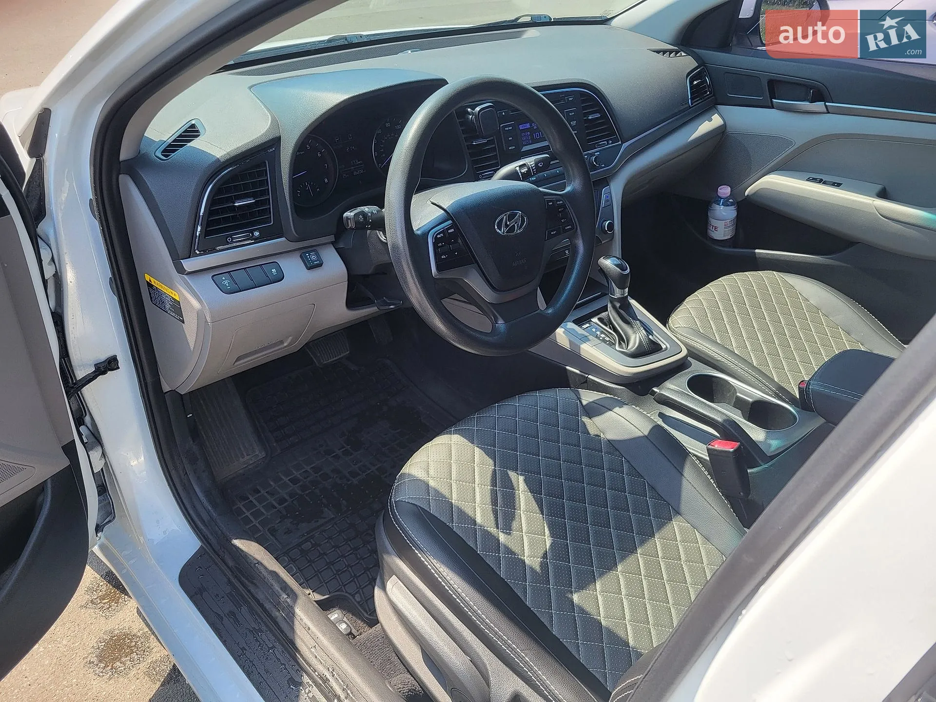 2017 Hyundai Elantra - мініатюра 8