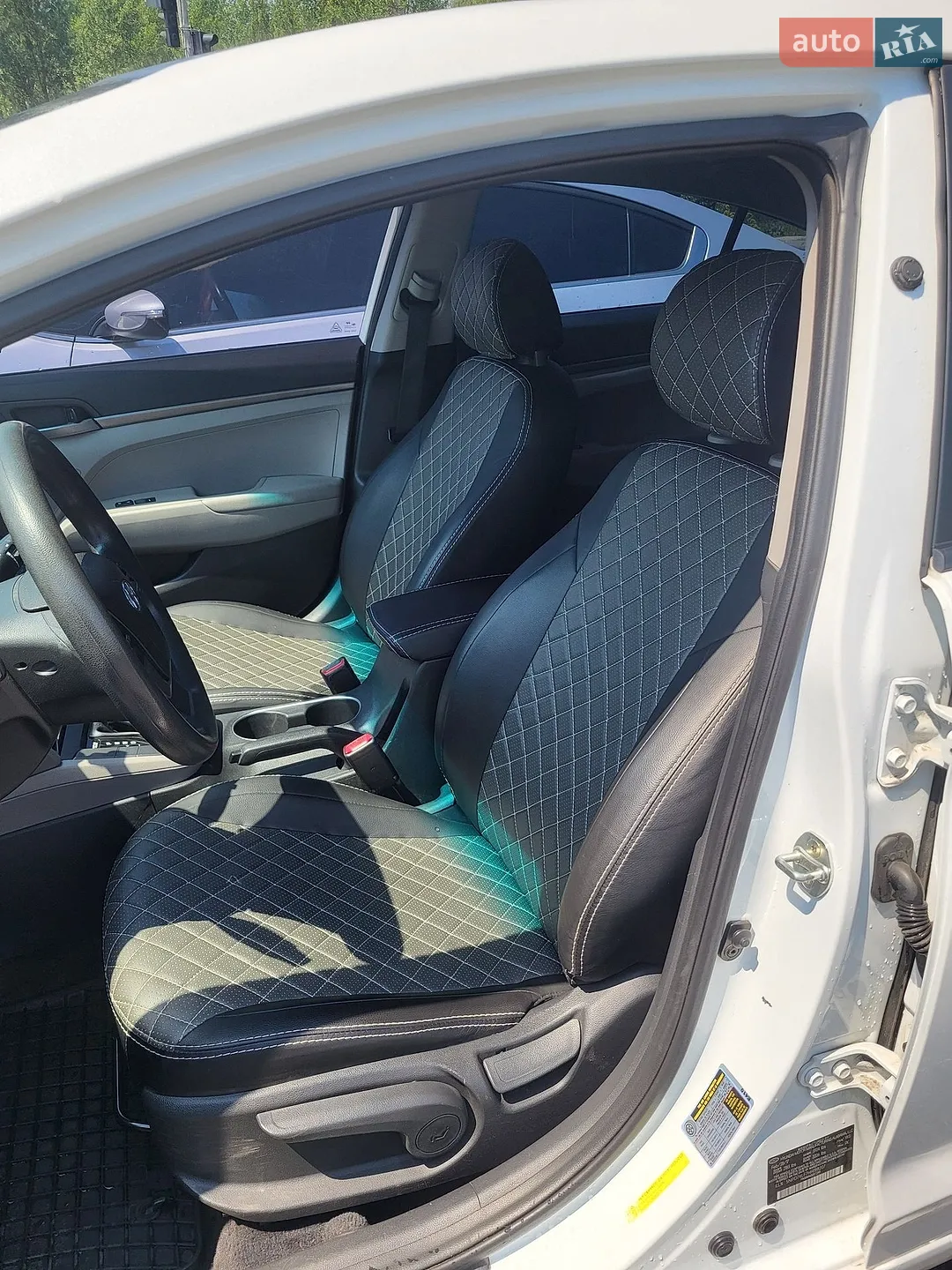 2017 Hyundai Elantra - мініатюра 12