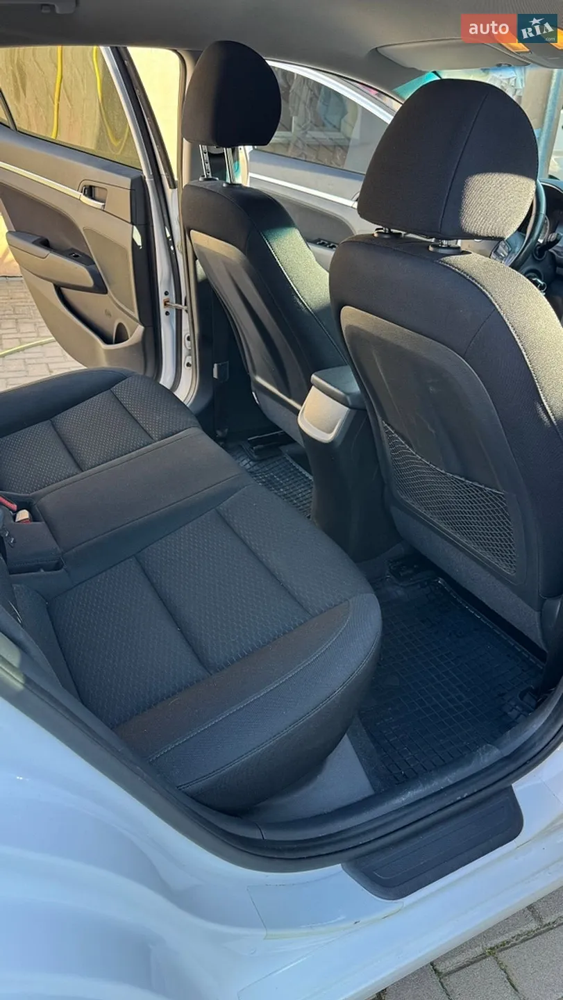 2019 Hyundai Elantra - мініатюра 9