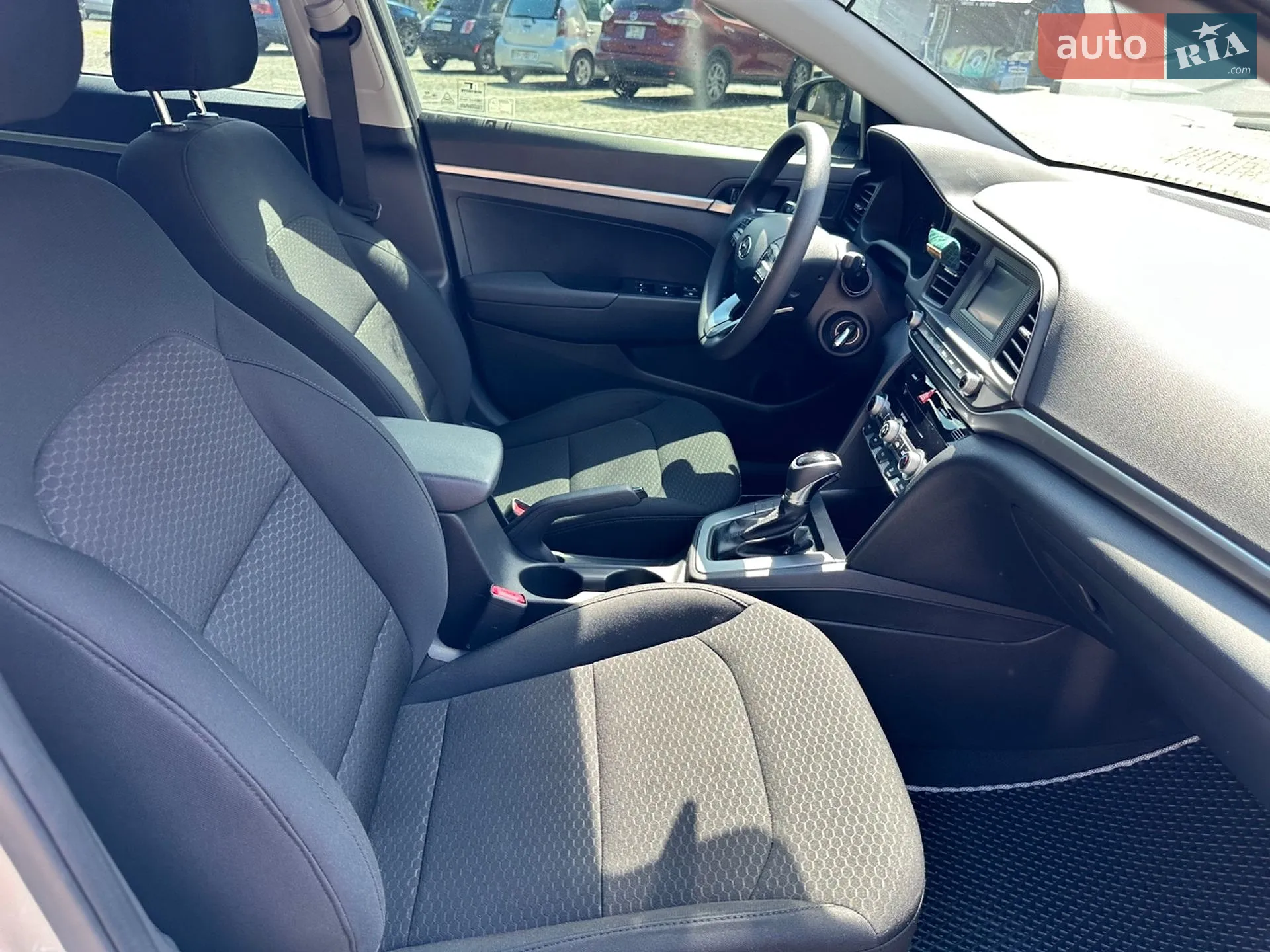 2019 Hyundai Elantra - мініатюра 12
