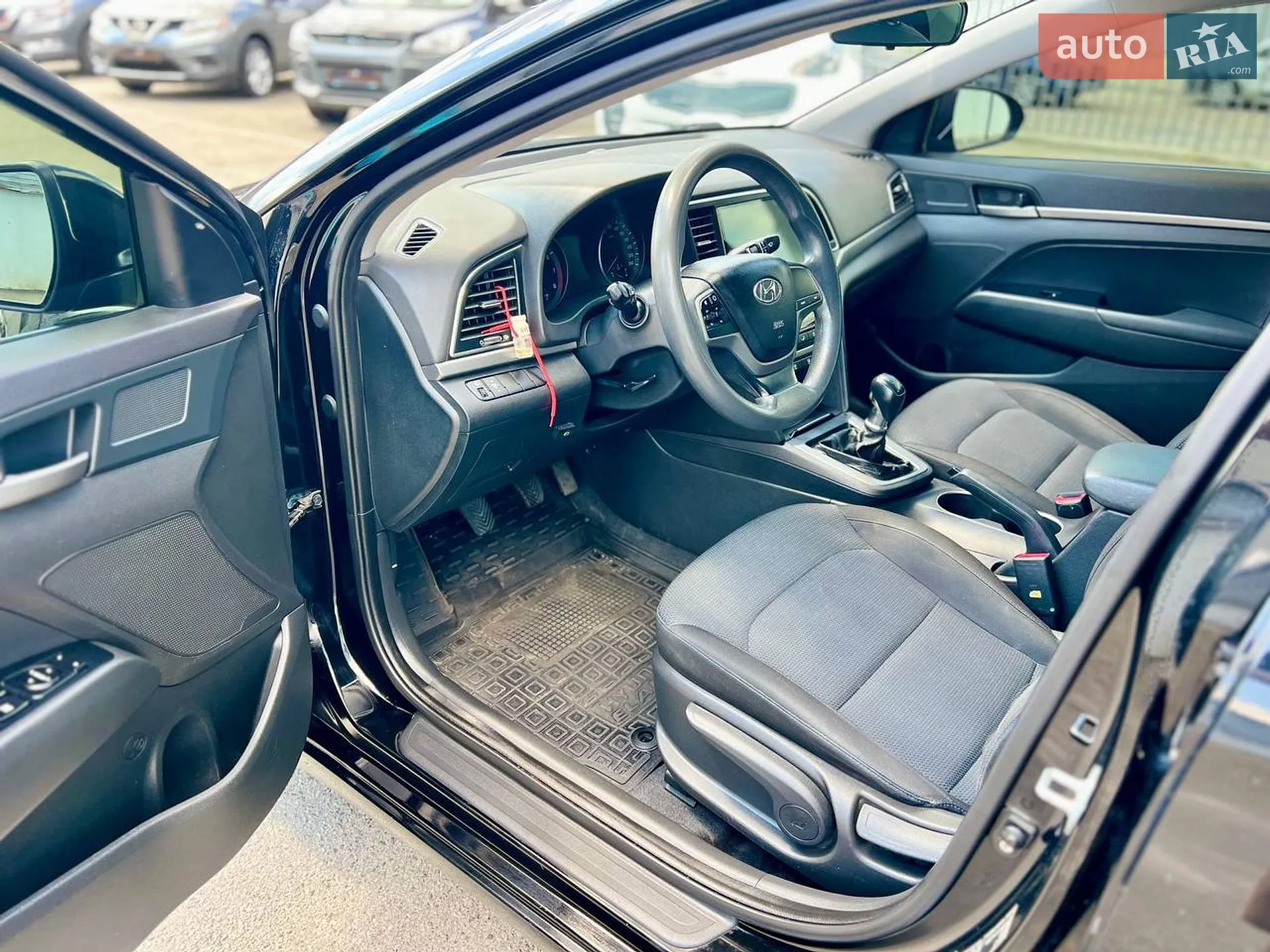 2017 Hyundai Elantra - мініатюра 15