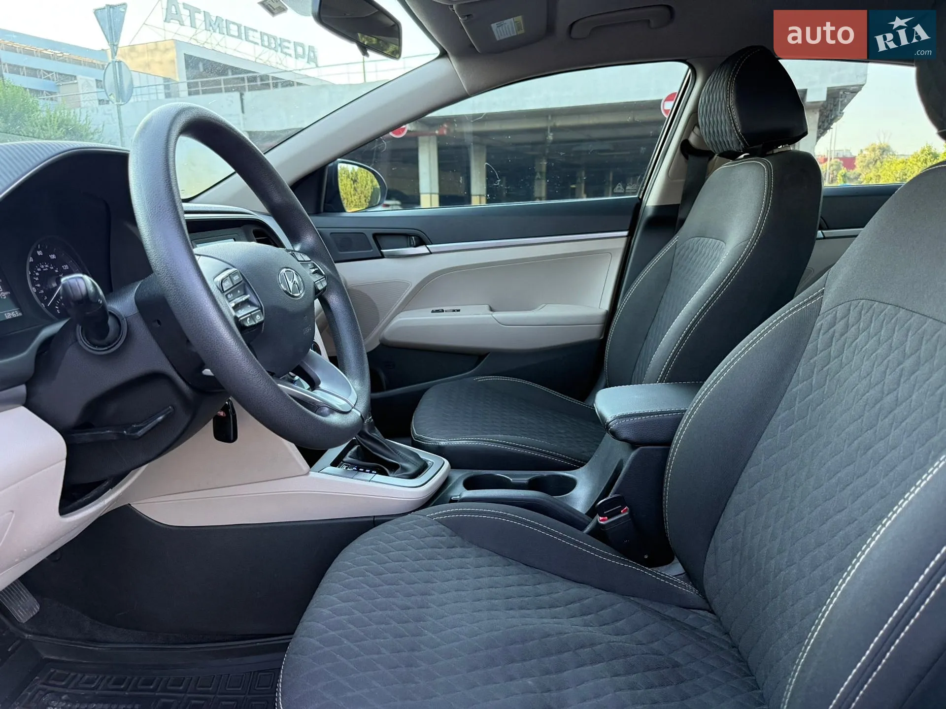 2019 Hyundai Elantra - мініатюра 12