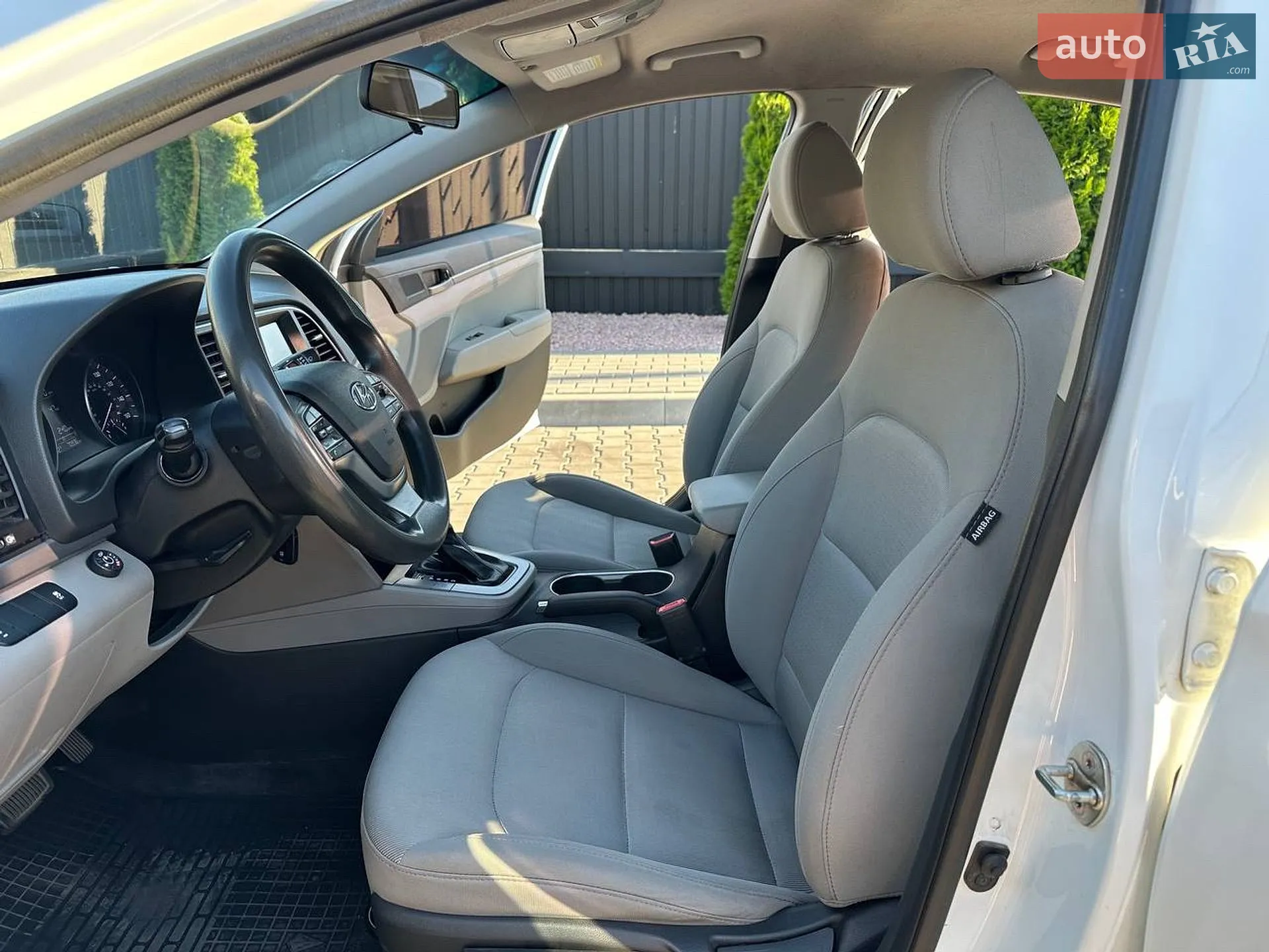2017 Hyundai Elantra - мініатюра 10