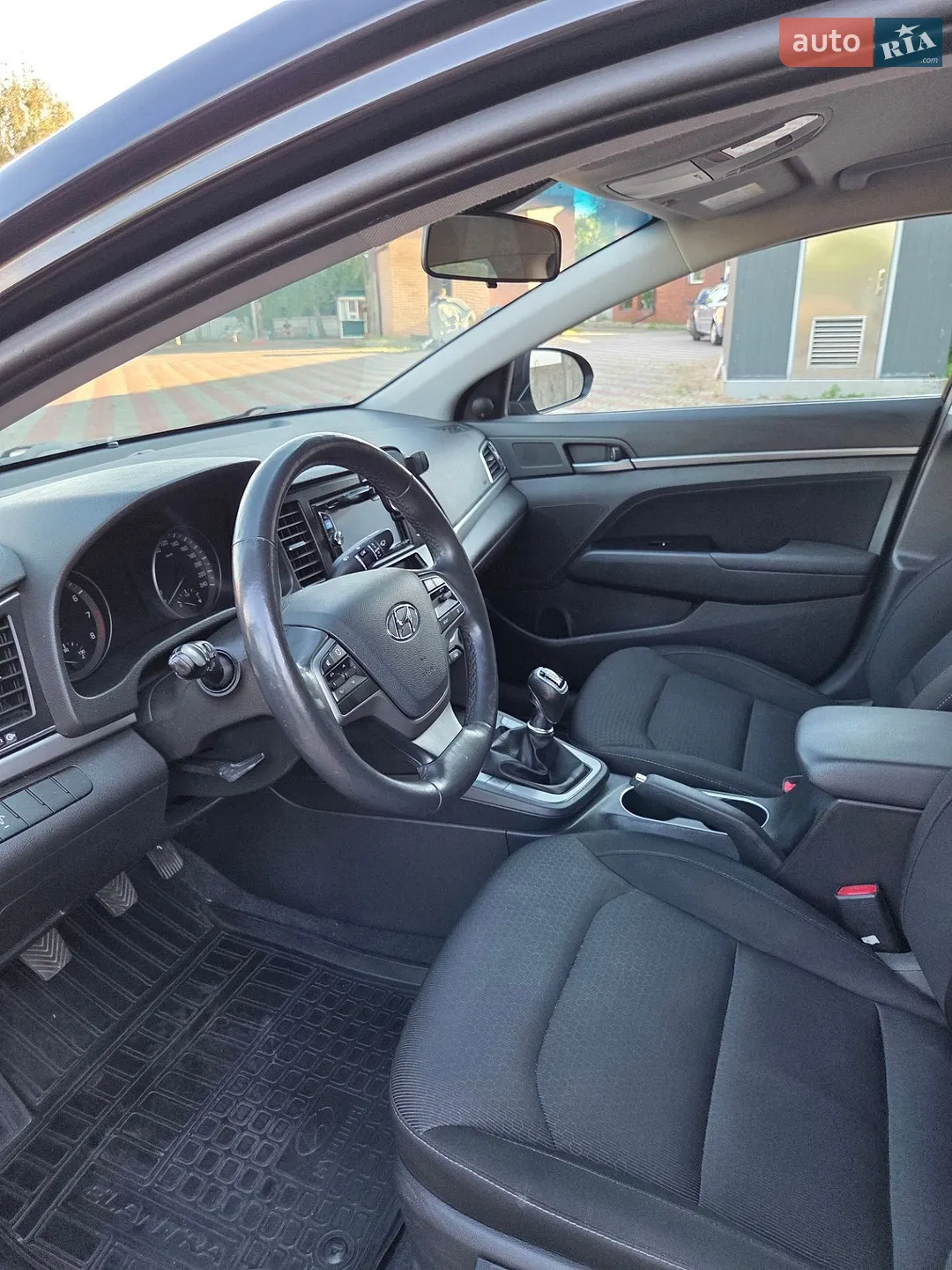 2018 Hyundai Elantra - мініатюра 17