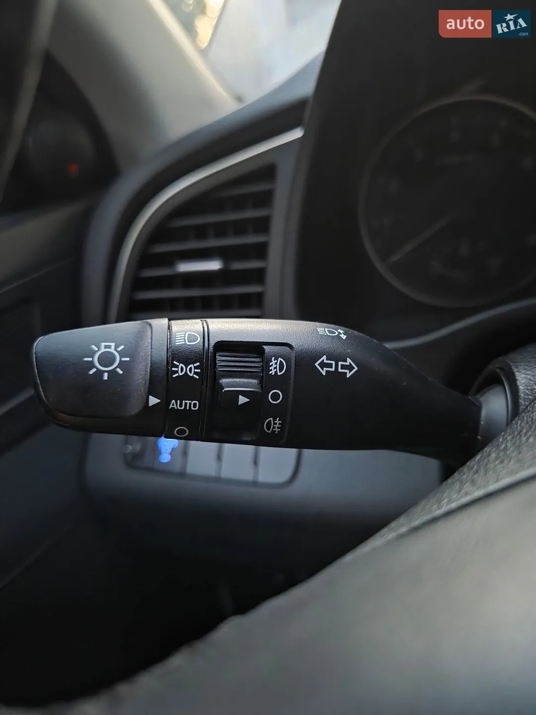 2018 Hyundai Elantra - мініатюра 29
