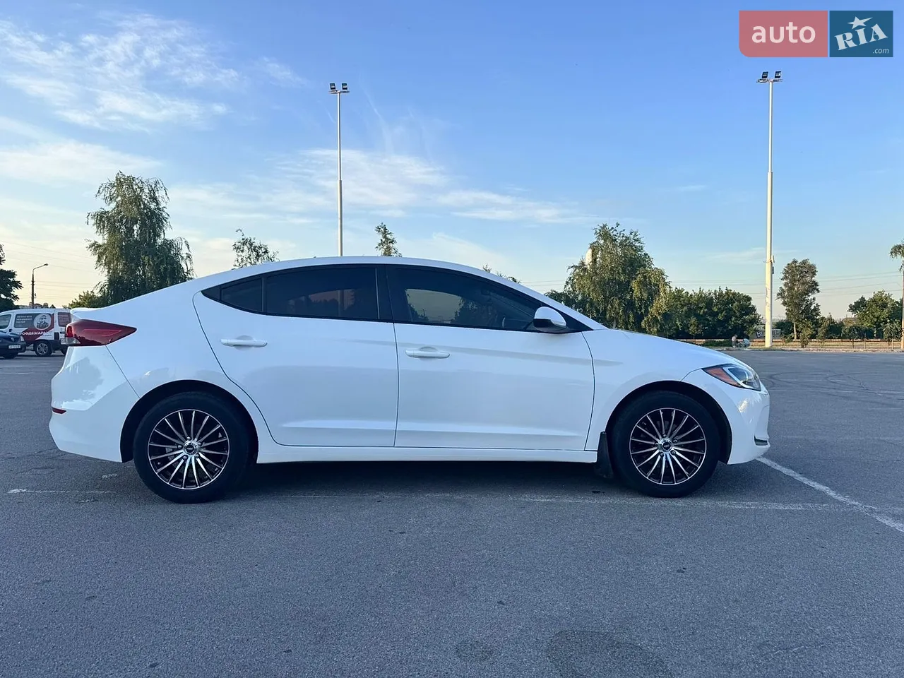 2015 Hyundai Elantra - мініатюра 11