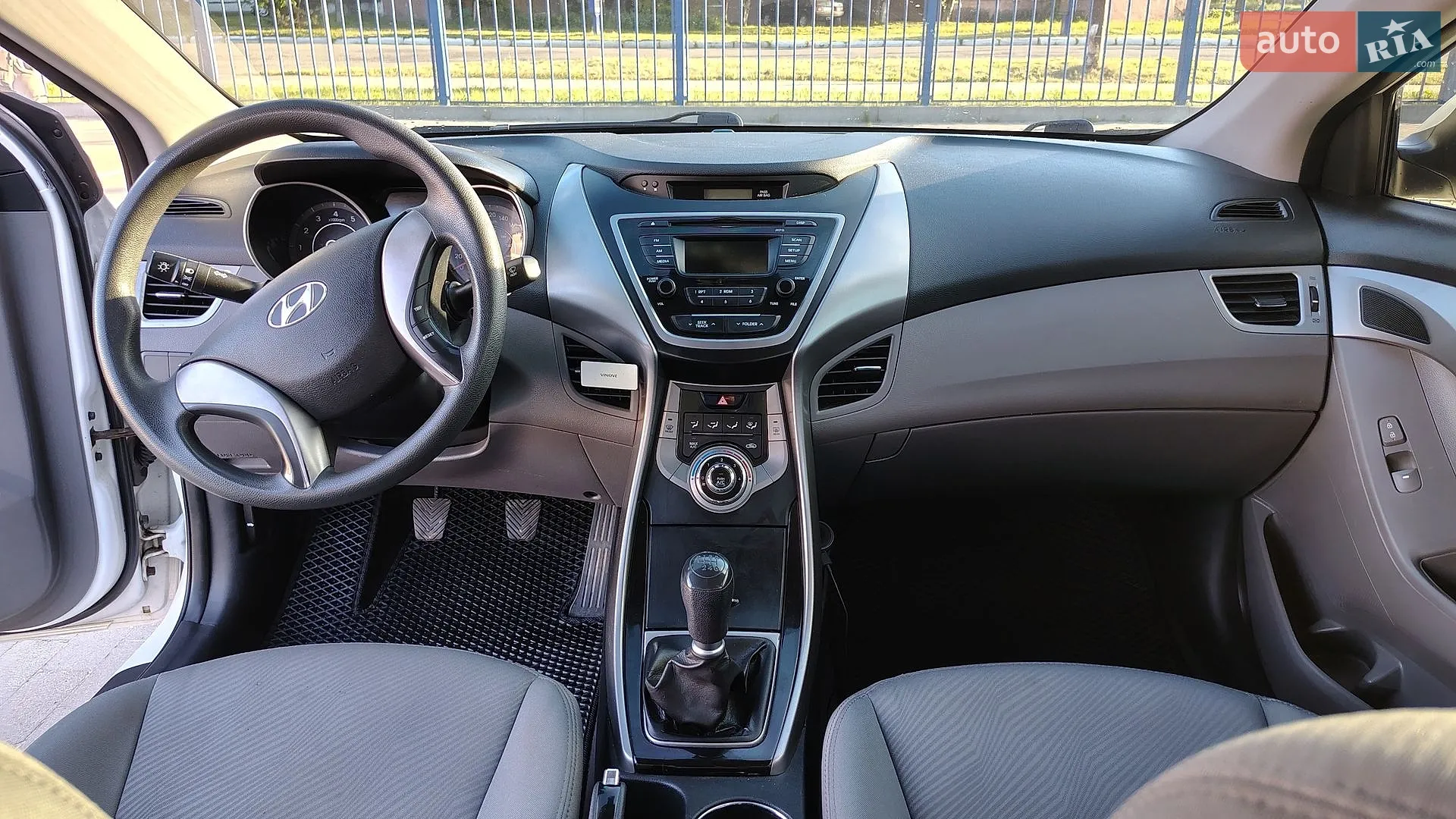 2013 Hyundai Elantra - мініатюра 28