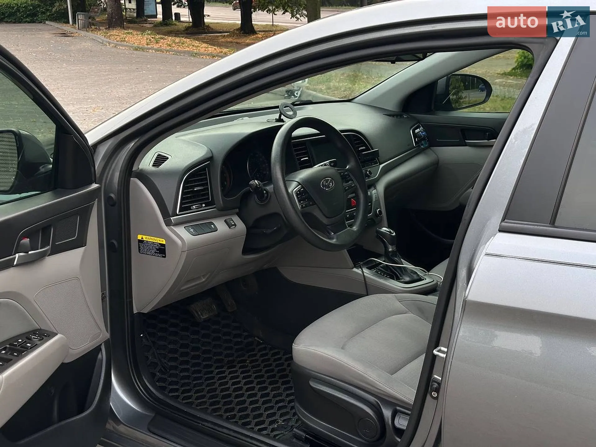 2017 Hyundai Elantra - мініатюра 11