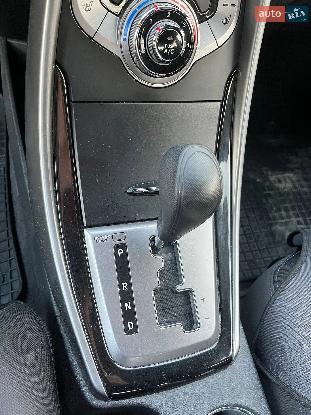 2013 Hyundai Elantra - мініатюра 12
