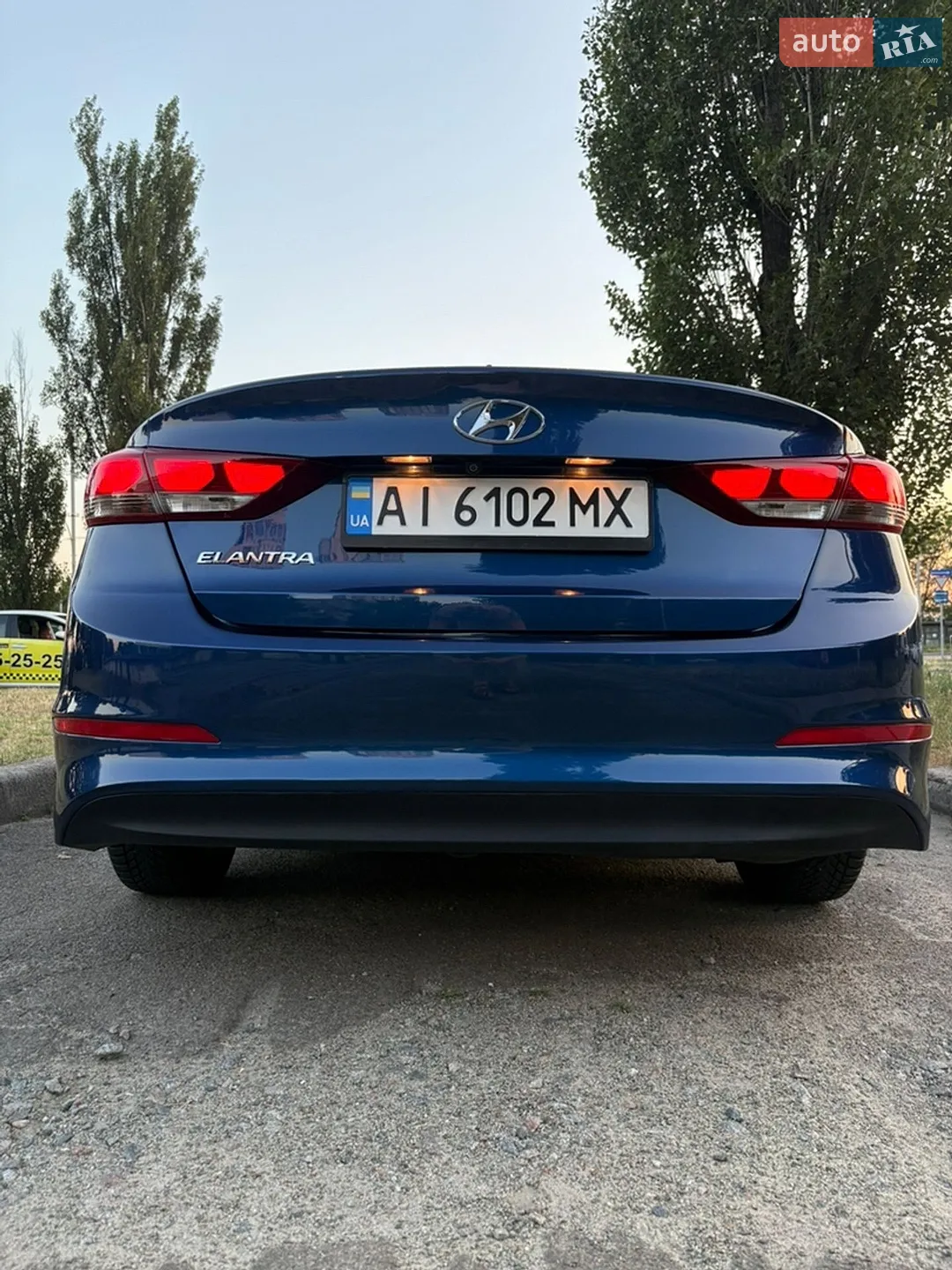 2017 Hyundai Elantra - мініатюра 8