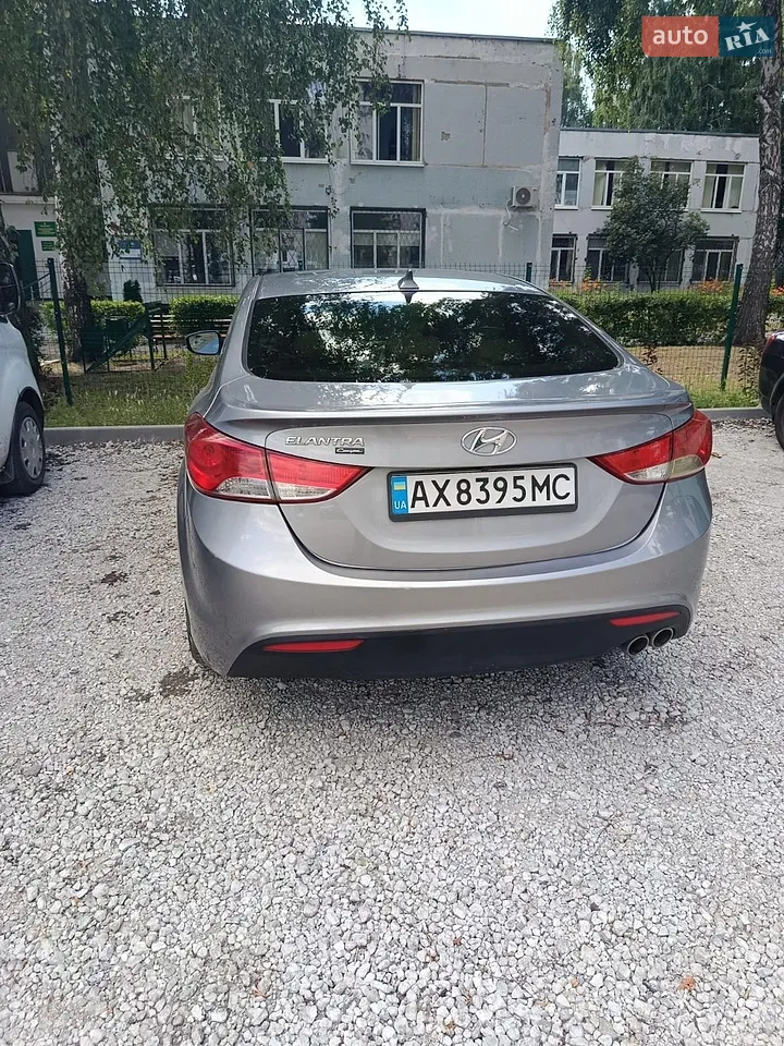 2013 Hyundai Elantra - мініатюра 11